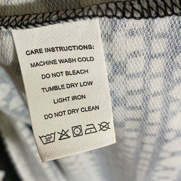 Exclusive Black and White Geometric Shift Dress Medium - Picture 9 of 9